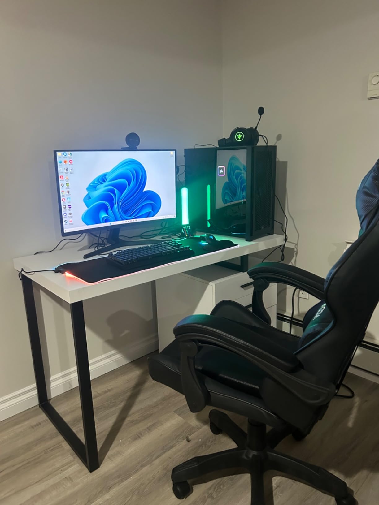 Gaming desk setup documented for an Amazon review